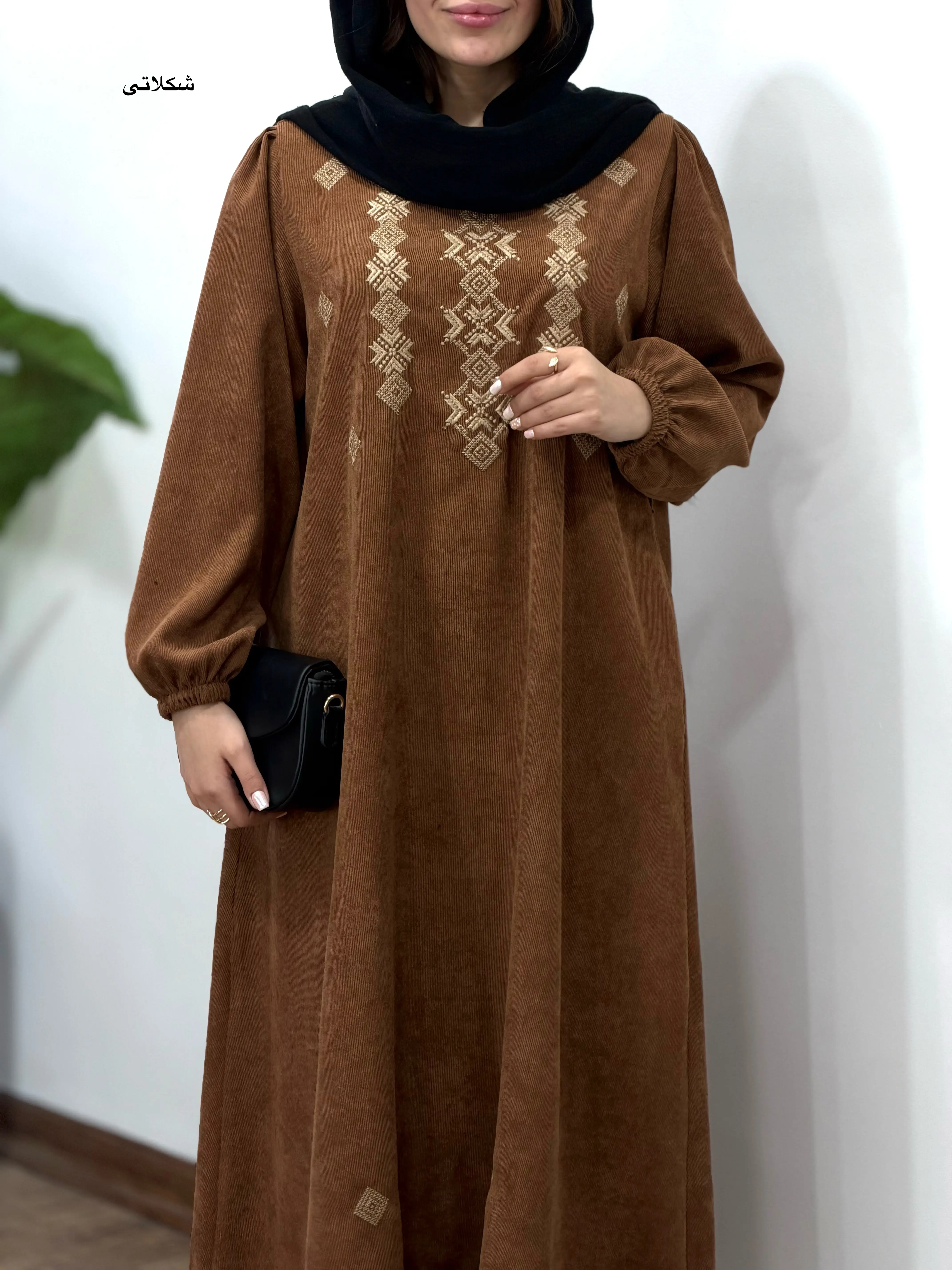 پیراهن مانتویی گلدوزی شیوا